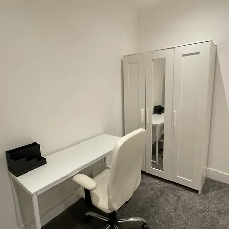 Newly Renovated Flat In Ashtead Appartement Buitenkant foto