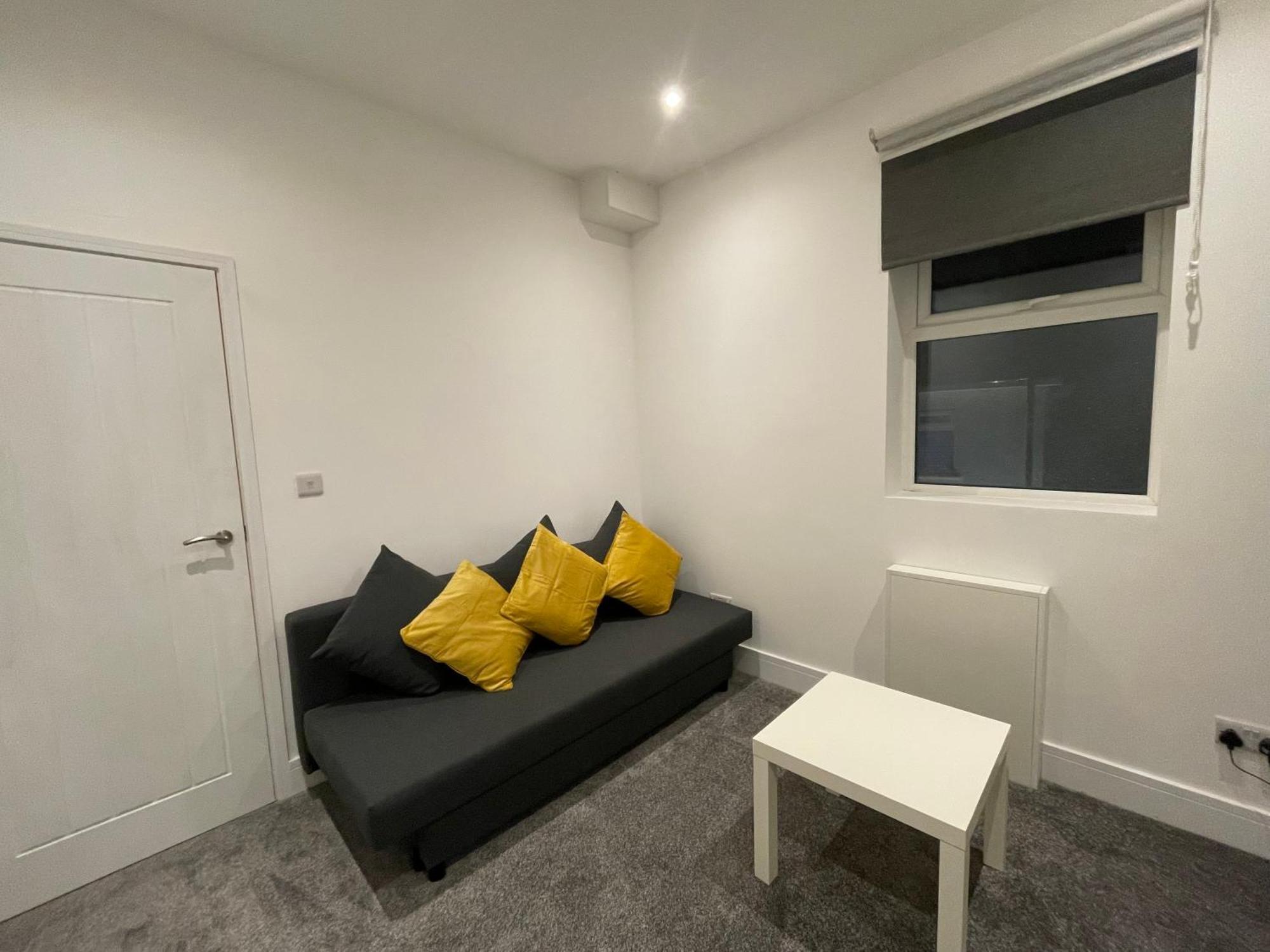 Newly Renovated Flat In Apartment *