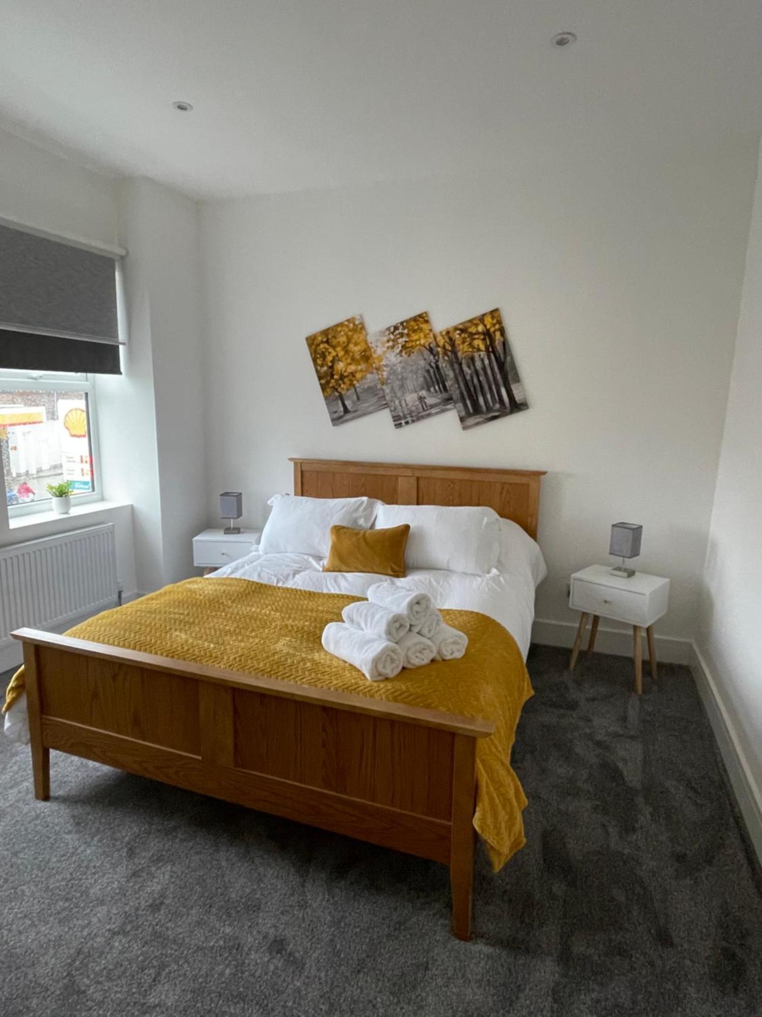 Newly Renovated Flat In Apartment Ashtead
