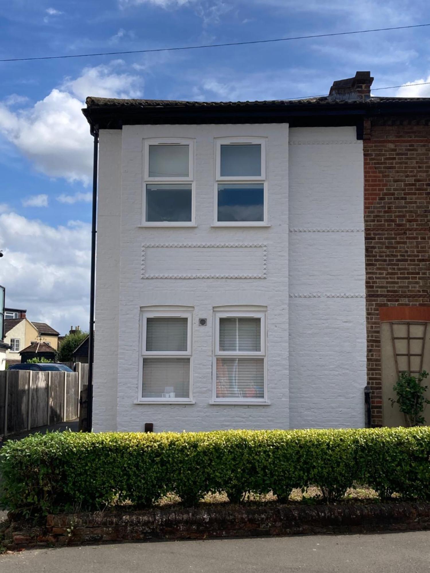 Newly Renovated Flat In Apartment *